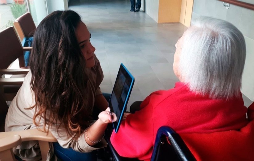 Seniors en Red y Red Solidaria Bankia llegan a cientos de mayores con su proyecto Conectad@s